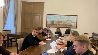 У Львові напрацьовують програму співпраці з волонтерами