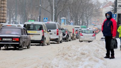 У Львові лютує снігова негода (ФОТО)