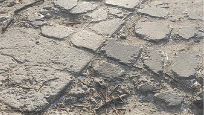 У Львові з тротуарів стирчить іржава арматура (ФОТО)