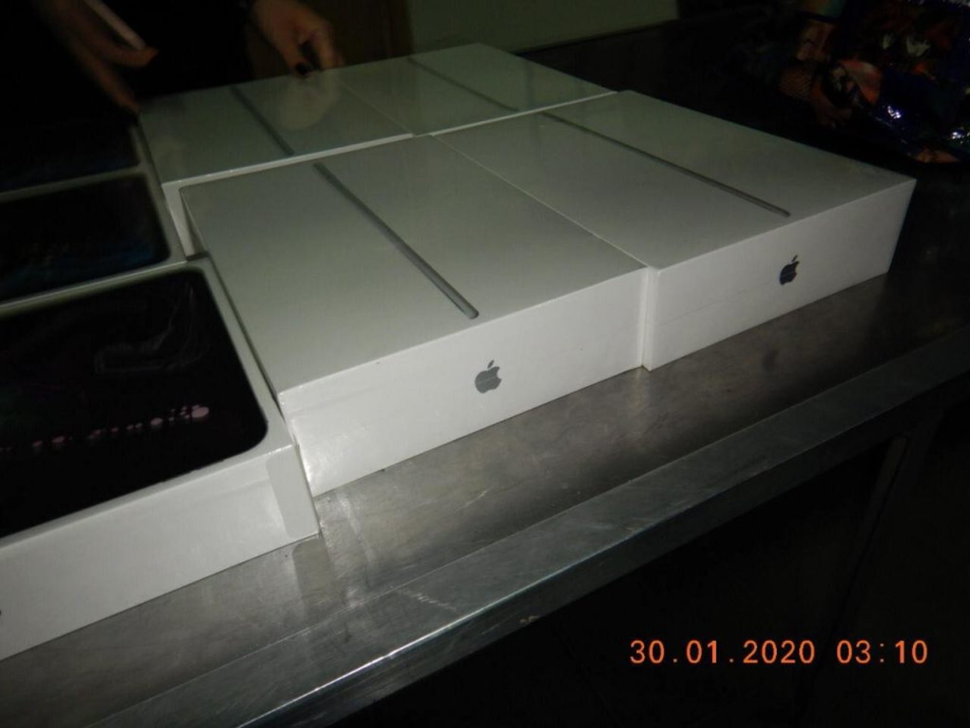 На Львівщині вилучили нелегальні планшети. Фото прес-служба Львівського прикордонного загону