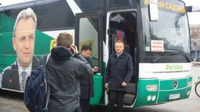 У соцмережах кепкують над креативністю «Садобуса» кандидата Андрія Садового (ФОТО)
