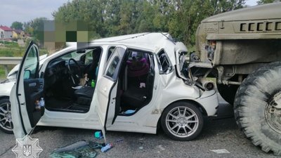 Біля Львова не розминулись чотири автомобілі (ФОТО)