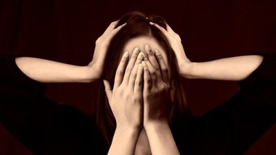 У Рівному з голови жінки витягнули 10-сантиметрового гельмінта