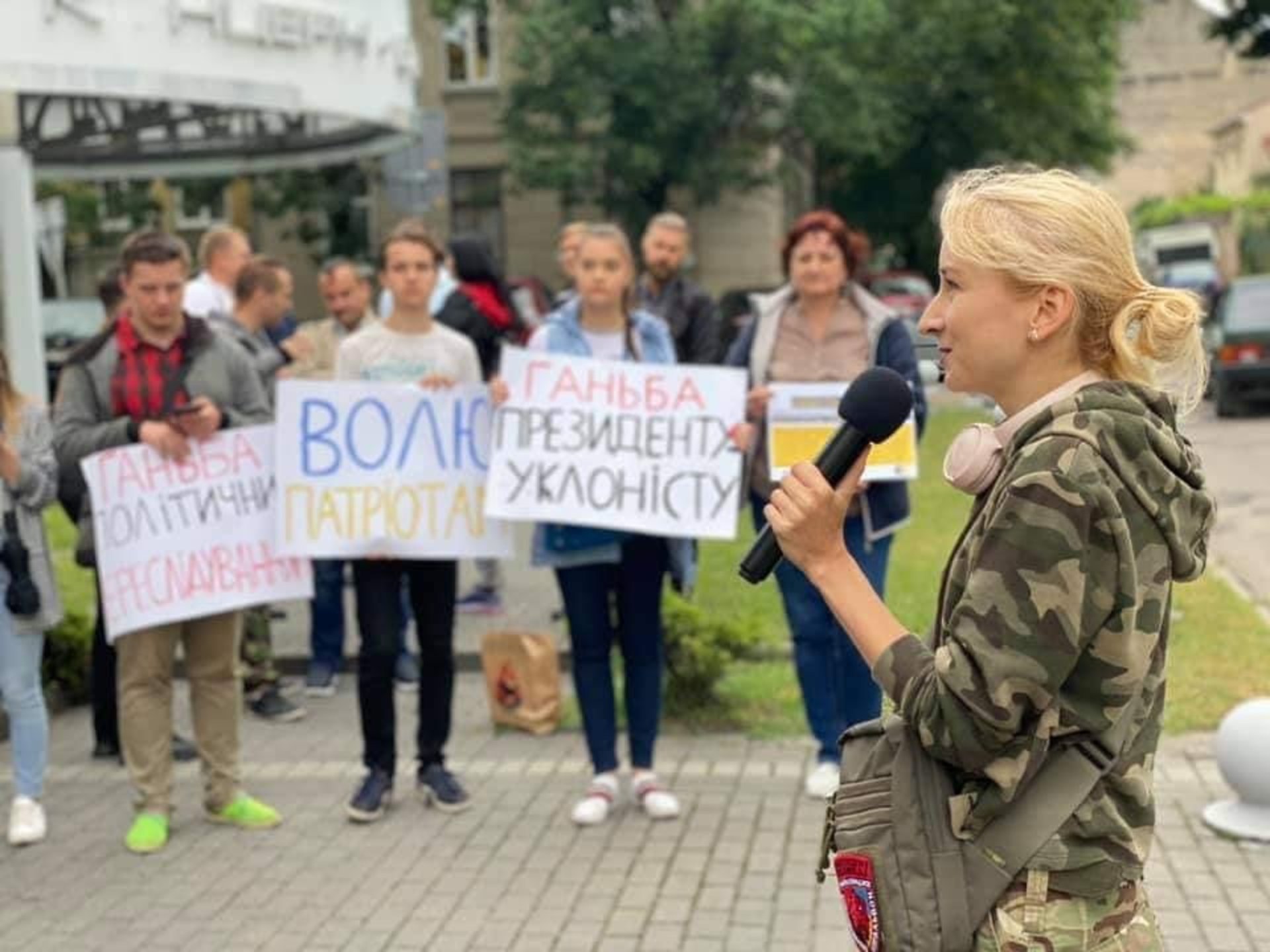 У Львові посміхаються із Зеленського, фото ЄС Львів
