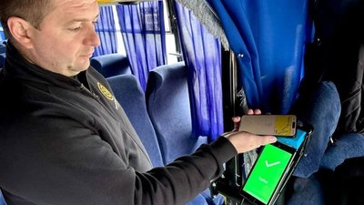 Скільки транзакцій безготівкової оплати проїзду було у січні на Львівщині: деталі