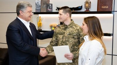 Порошенко придбав квартиру танкісту, звільненому після п’яти років полону у бойовиків