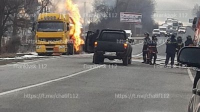 На дорозі "Івано-Франківськ - Долина" горить вантажівка (ФОТО)