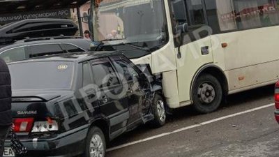 На Львівщині маршрутка потрапила у ДТП