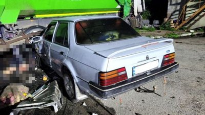 Влетів просто у блокпост: у Рівненській області сталася смертельна автотроща