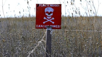 На Донеччині цивільна жінка підірвалася на російській міні