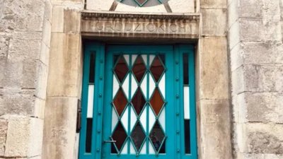 У Львові помітили атмосферні двері (ФОТО)