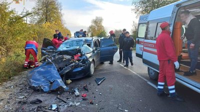 За минулу добу на дорогах Львівщини сталось 13 ДТП, двоє людей загинули