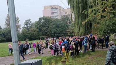 У Львові горить школа (ФОТО)