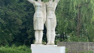 Львівщина позбулась ще одного радянського монумента (ФОТО)