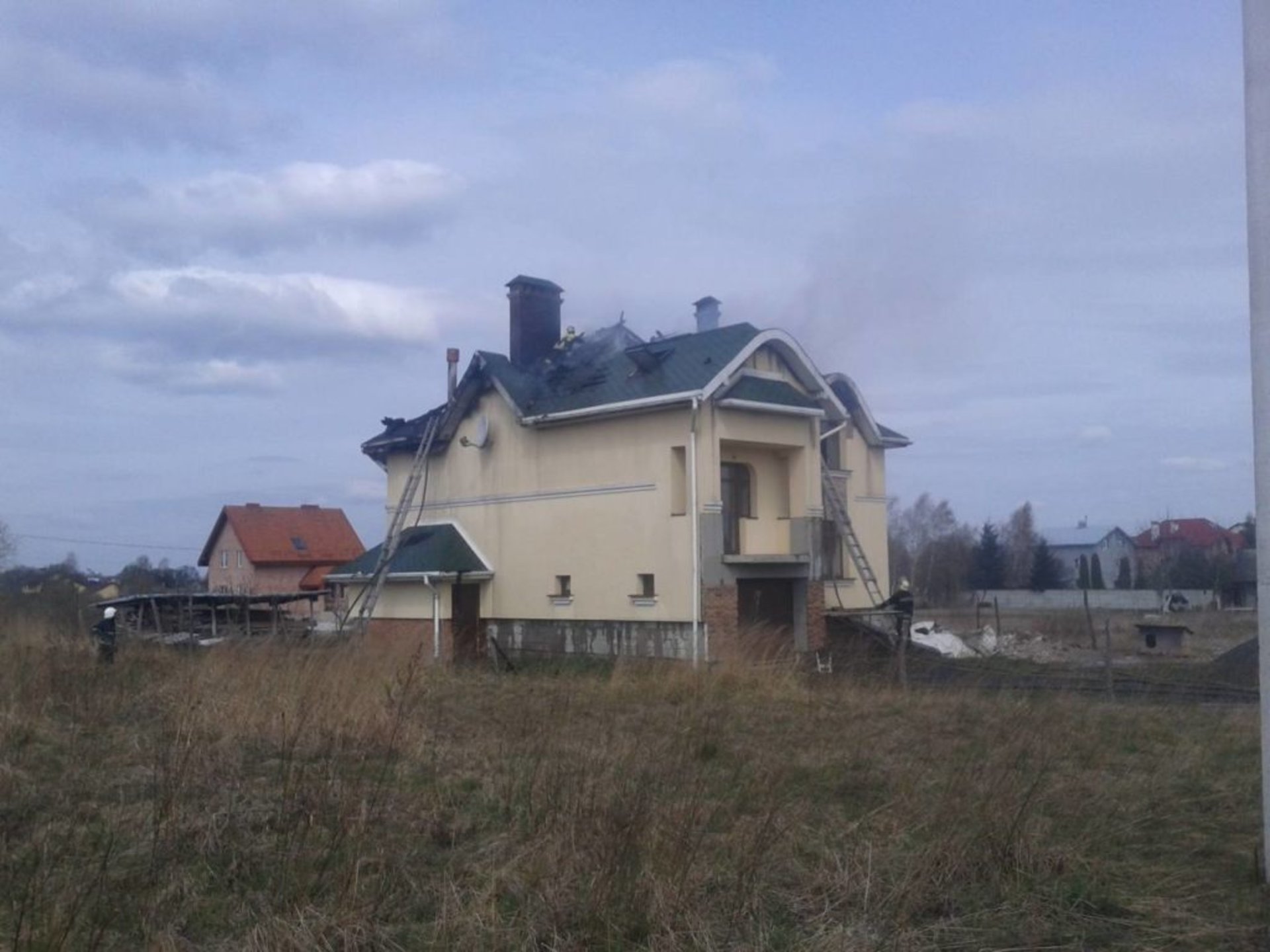 На Львівщині горів житловий будинок. Фото: ДСНС.