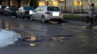 У Львові улюблена дорога депутата Шевціва вкрилась ямами (ФОТО)