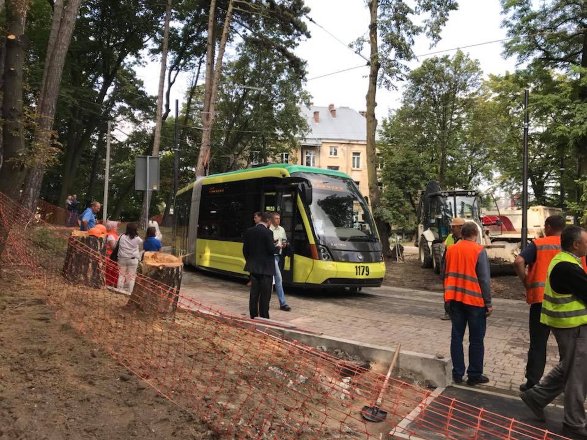 Вулицею Личаківською у Львові поїхав трамвай