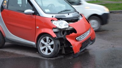 У Львові "Смарт" врізався у людину