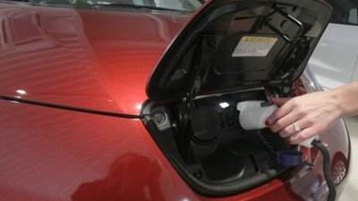Харківський інженер запатентував батарею для електрокарів, що дає фору Тesla
