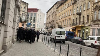 У центрі Львова сталась масова бійка підлітків (ВІДЕО)