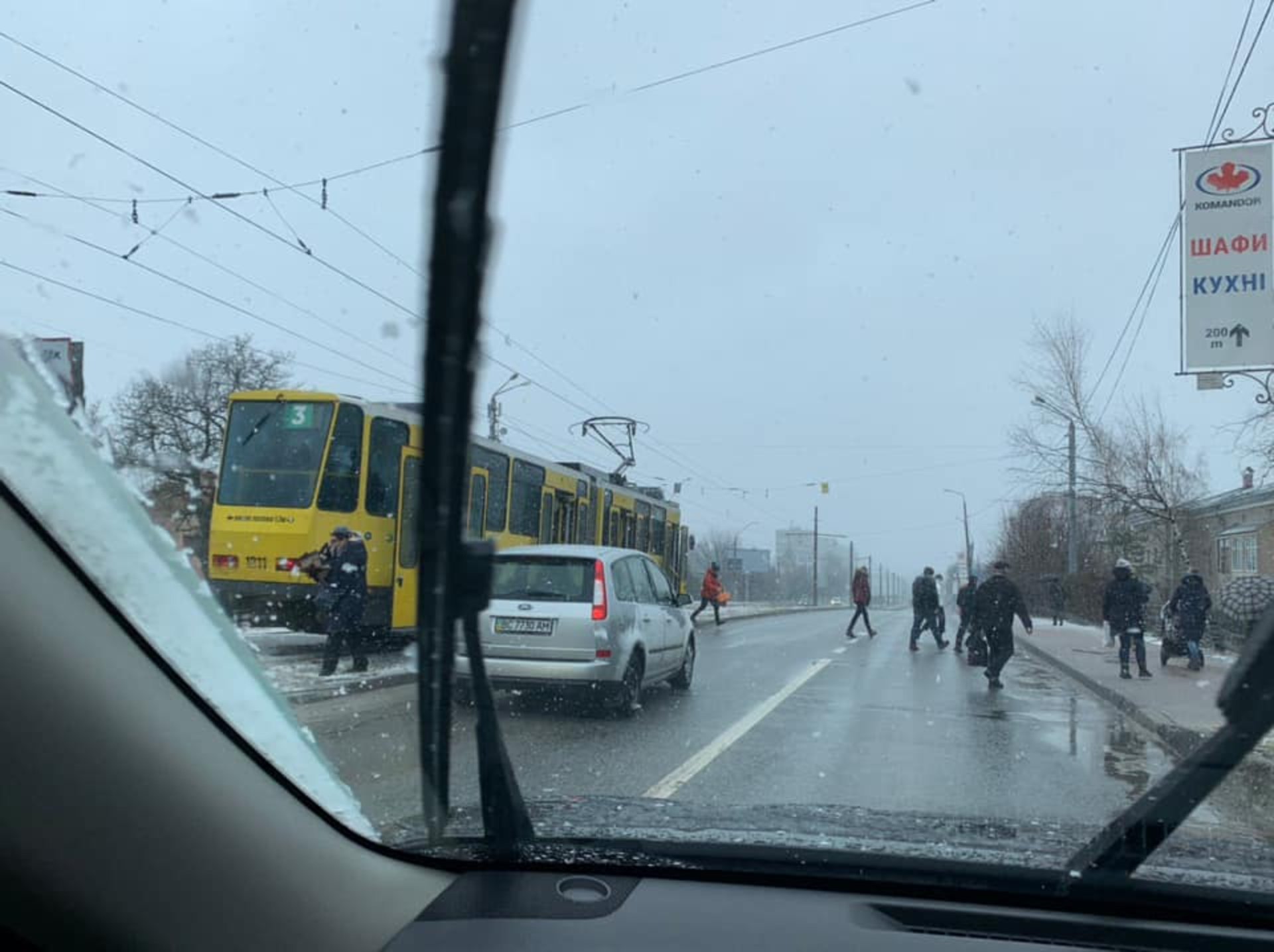 У Львові на Княгині Ольги зупинились трамваї. Фото: Ігор Зінкевич.