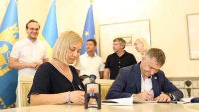 У Львові депутати благословили освоєння чиновниками Садового 1,1 млрд грн