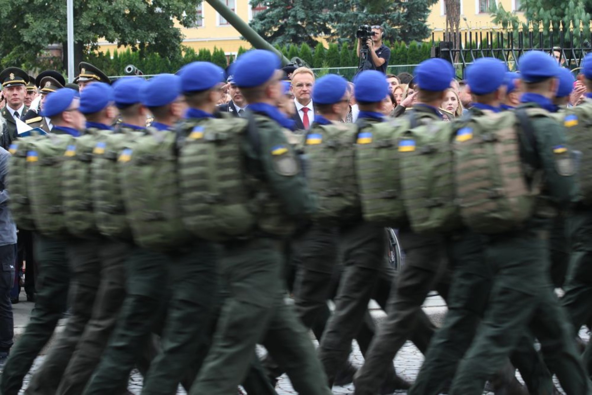 У Львові на найбільшому флагштоку за 12 млн грн урочисто підняли прапор України, фото ЛМР