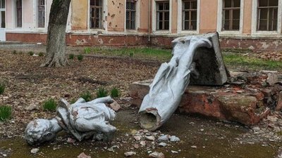 У Чернігові демонтували пам'ятник Зої Космодем'янській (ВІДЕО)
