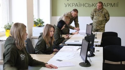 За перший тиждень роботи до рекрутингового центру української армії у Львові звернулося 107 осіб