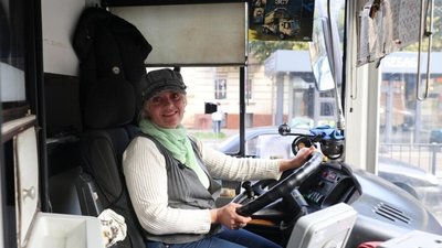 У Львові п’ять жінок їздять автобусами
