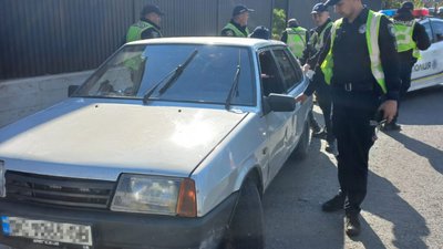 На Львівщині 29-річний чоловік наїхав на поліцейського