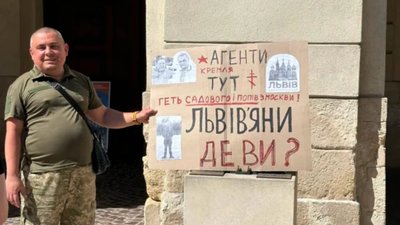 У Львові продовжується одинокий пікет ветерана війни проти мера Садового