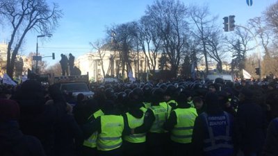 Поліція знесла намети мітингувальників під Верховною Радою