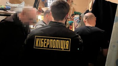 У Львові поліцейські припинили схему онлайн-шахрайства (ФОТО)