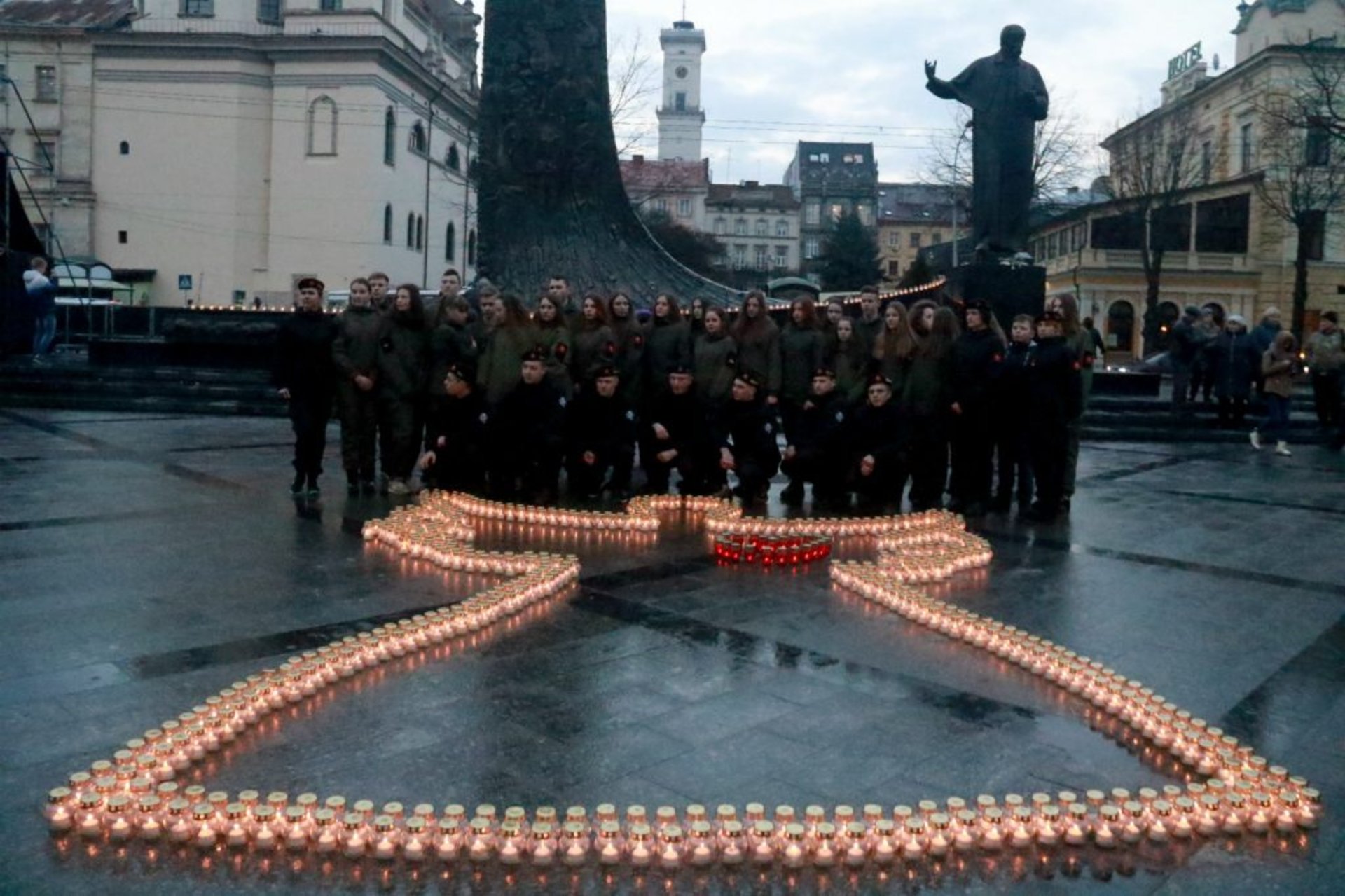 Заходи з вшанування пам’яті Героїв Небесної Сотні на площі біля пам’ятника Т. Шевченку , фото 4studio