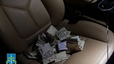 На Львівщині патрульна поліція відмовилась від 700 доларів
