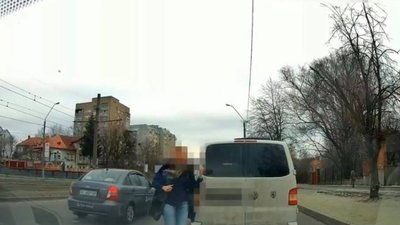 У Львові патрульні супроводили до пологового 19-річну вдову військовослужбовця (ВІДЕО)