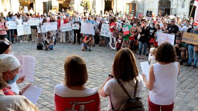 Львів'яни вийшли на акцію солідарності з білоруським народом (ФОТО)
