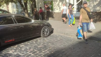 Муніципальна варта Садового продовжує ганяти бабусь у Львові (ФОТО)