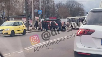 На Львівщині автомобіль збив людину