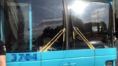 Звіріємо: невідомий відкрив стрілянину у київському тролейбусі (ФОТО, ВІДЕО)