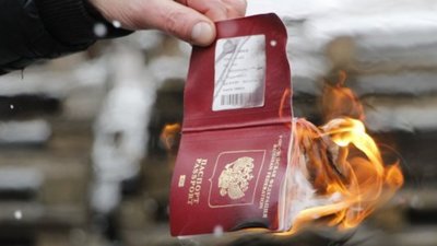 На Закарпатті росіянин спалив свій паспорт (ВІДЕО)