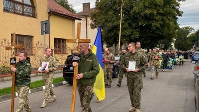 На Львівщині попрощалися з захисниками Миколою Озеровим та Владиславом Стасівим
