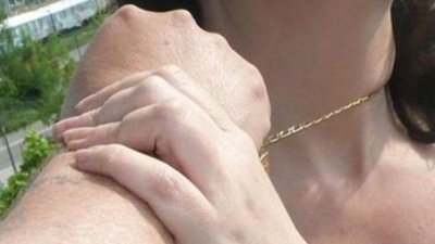 У Львові юнак серед білого дня, на зупинці громадського транспорту, пограбував жінку