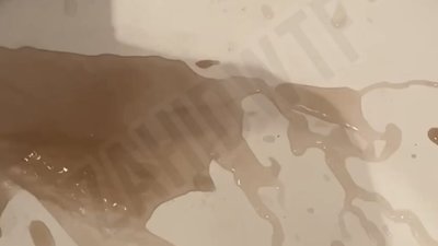 У Львові з крану тече вода із болотом (ВІДЕО)