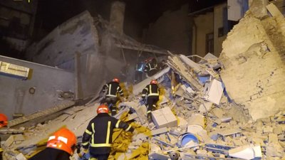 Як у центрі Львова обвалився будинок (ФОТОРЕПОРТАЖ, ВІДЕО)