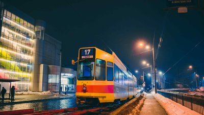 Ще два трамваї доставили до Львова зі Швейцарії