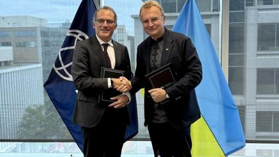 Садовий поїхав у США