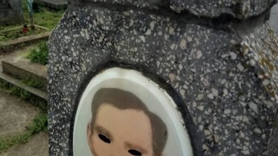 У Самборі невідомі скоїли наругу над могилами на міському кладовищі (ФОТО)