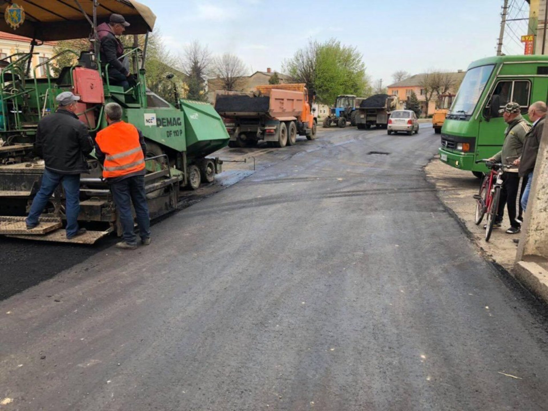 На Львівщині тривають ремонтні роботи на автомобільних дорогах загального користування